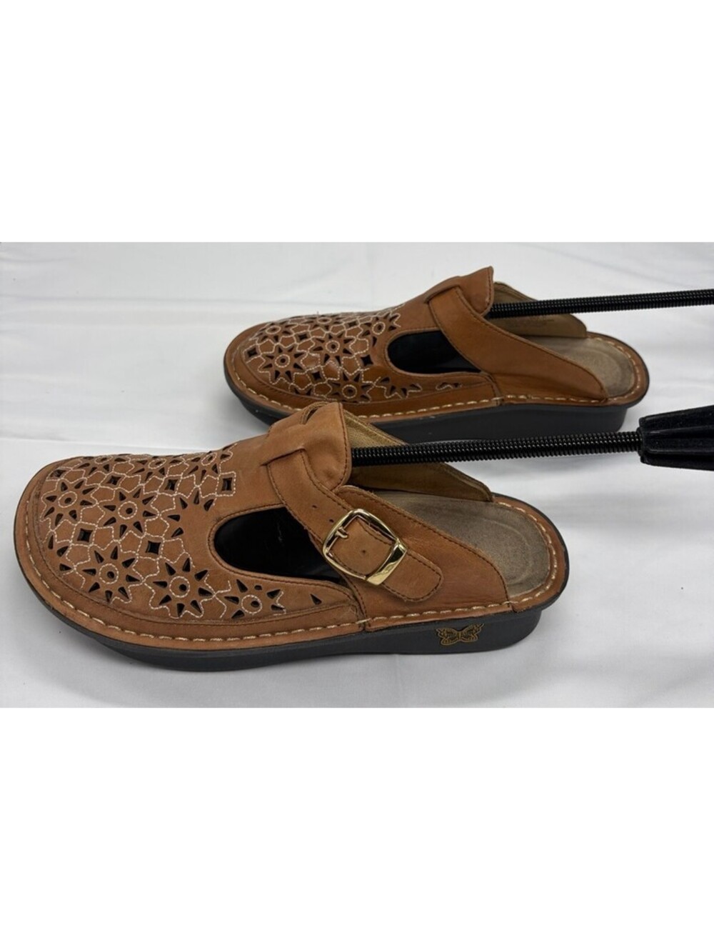 Alegria by PG Lite $140 EU 37 7 US Tan Leather Laser Cut Floral Clogs Mules